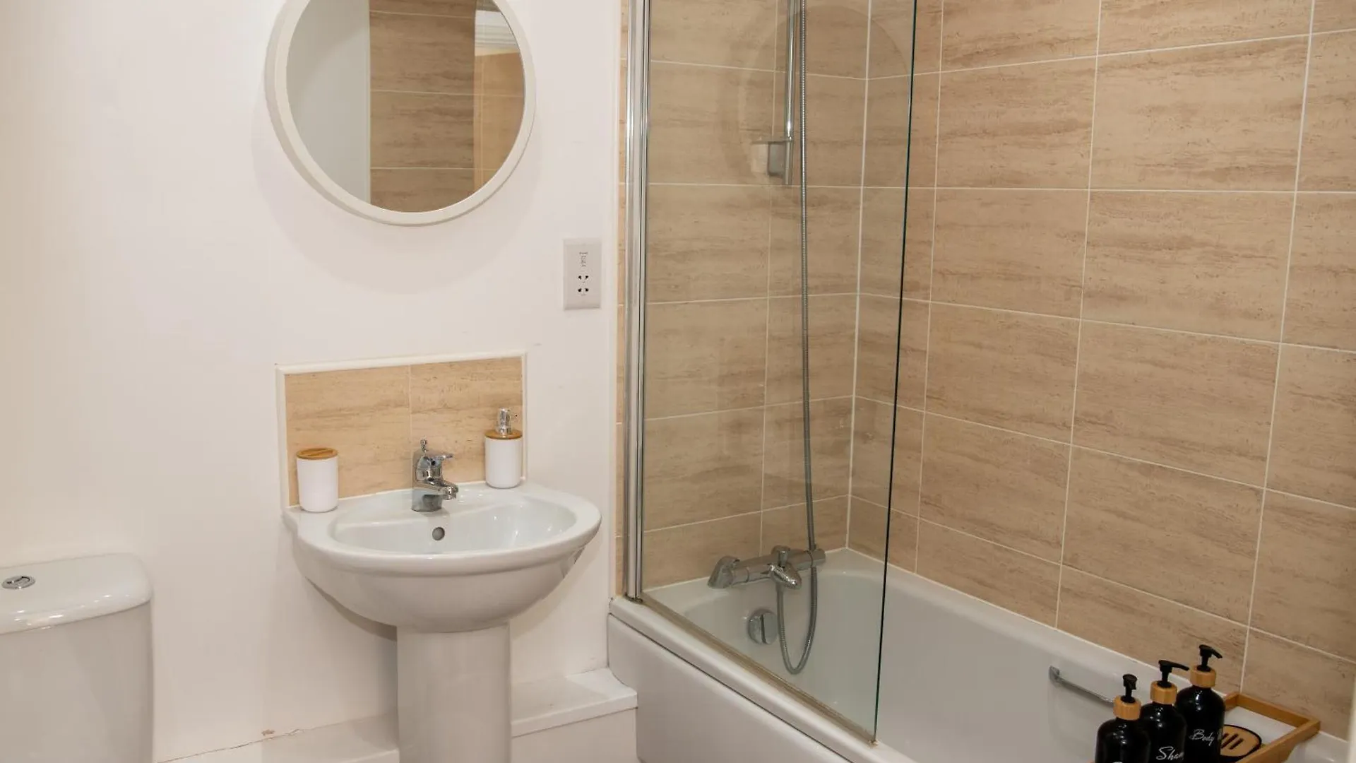 아파트 Spacious Retreat With Parking: Ideal For Families & Contractors 요크 영국