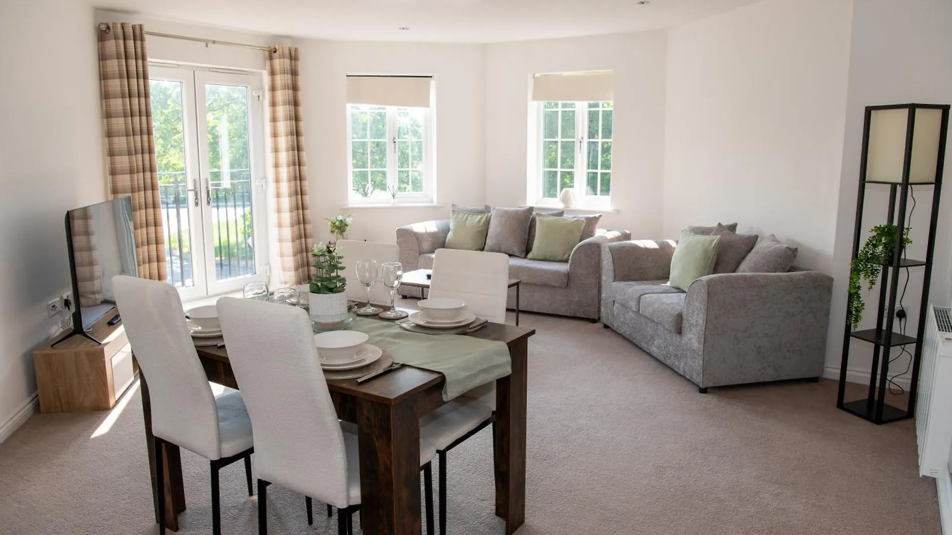 Spacious Retreat With Parking: Ideal For Families & Contractors 요크 아파트