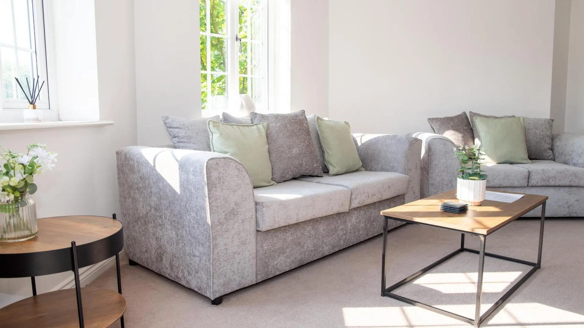 Spacious Retreat With Parking: Ideal For Families & Contractors 요크