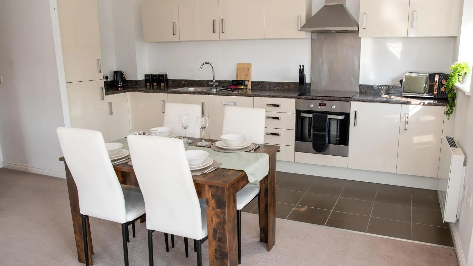 Spacious Retreat With Parking: Ideal For Families & Contractors York Reino Unido