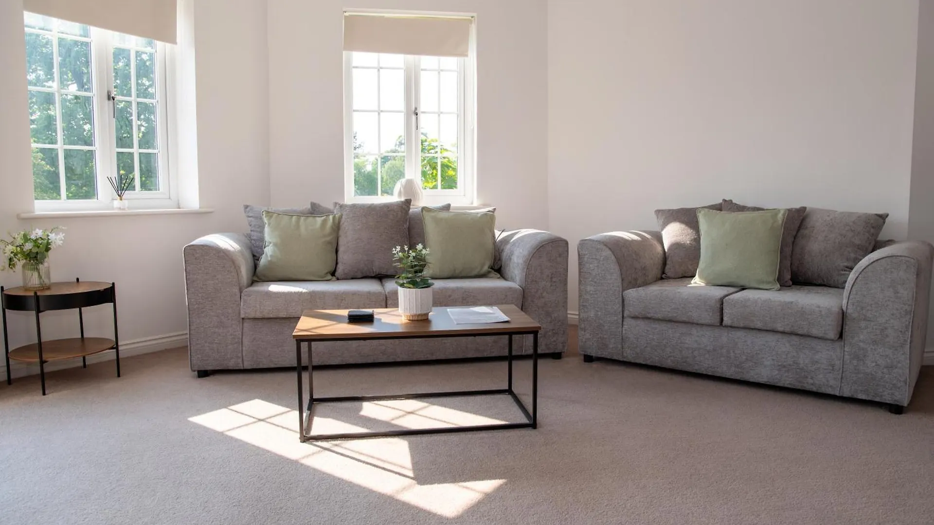 Spacious Retreat With Parking: Ideal For Families & Contractors York 0*,